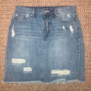 Gap Distressed Denim Skirt Size 29(8)